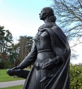 Statua di Grace O'Malley collocata nei giardini di Wesport house, Irlanda